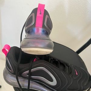 Nike Air Max 720
Black Laser Fuchsia (Women's)